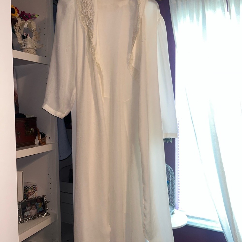 Gold tag Victoria's Secret White Lace Robe